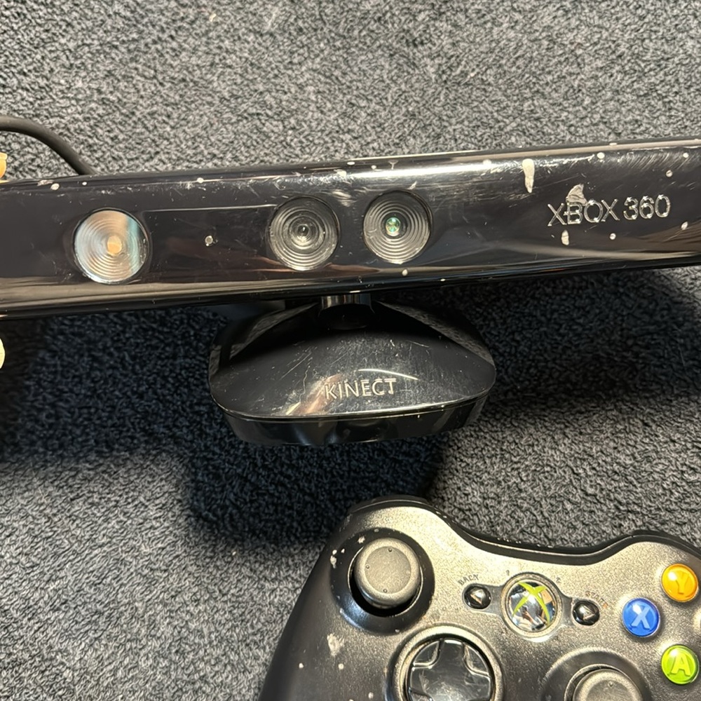Xbox Kinect and controller - Picture 2 of 7